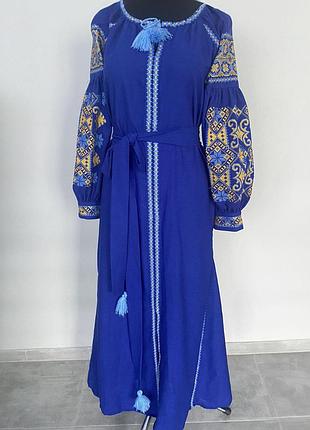 Жіноча сукня-вишиванка лляна синя максі в стилі бохо з геометричним орнаментом "вівіан" 54