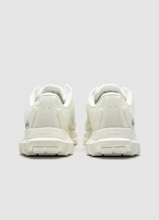 Alo yoga runner white 4