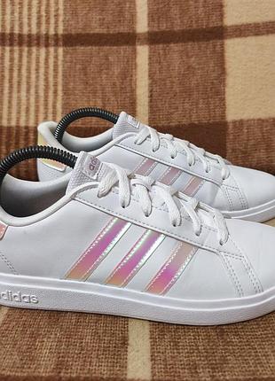 Женские кроссовки adidas