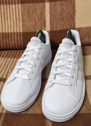 Женские кроссовки adidas 2
