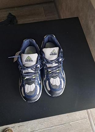 Кроссовки adidas оригинального дизайна, новые