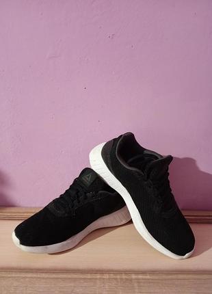 Чоловічі кросівки  reebok 40 розмір б/у