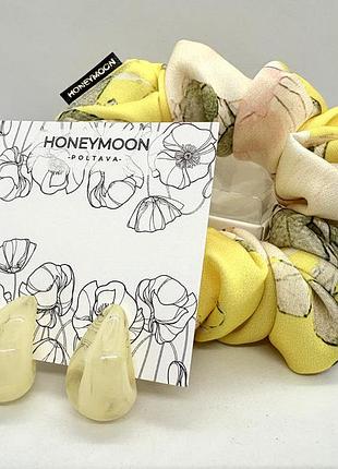 🎁 мини подарочный сет: резинка-скранч из искусственного шелка и серьги honeymoon_es