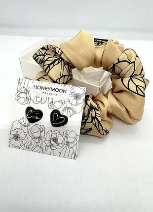 🎁 мини подарочный сет: резинка-скранч из искусственного шелка и серьги honeymoon_es