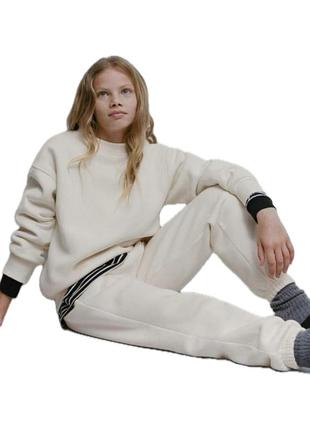 Теплий та практичний спортивний костюм на дівчинку від відомого бренда zara, іспанія.