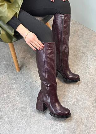 Високі чоботи з круглим носком з натуральної лакової шкіри з тисненням колір на вибір демісезон зима