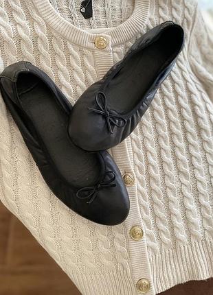 Чорні шкіряні балетки tamaris