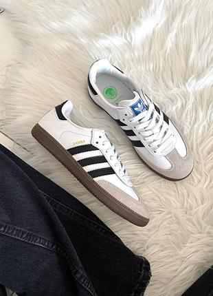 Стильні жіночі кросівки adidas samba vegan white