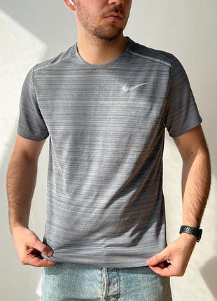 Чоловіча спортивна футболка nike running dri fit
