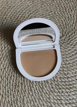 Компактная тонированная пудра rare beauty true to myself tinted pressed finishing powder (объем 8 г).