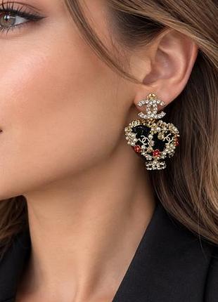 Сережки у стилі chanel