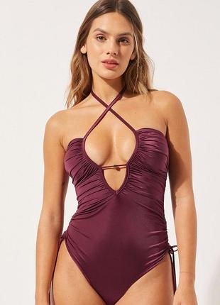 Элегантный слитный купальник calzedonia с драпировкой (бургунды / винный)