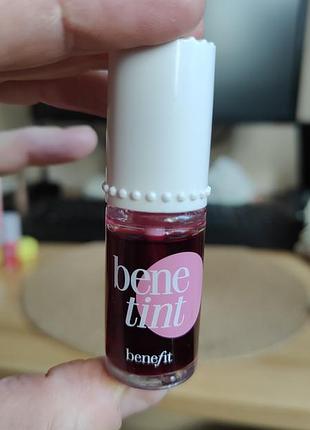 Культовый жидкий пигмент (тинт) для губ и щек benefit benetint в мини-формате.