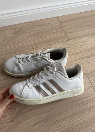 Кросівки adidas