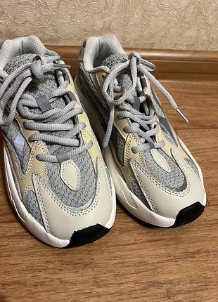 Кросівки adidas yeezy boost 700 v2 сірі, 38 розмір