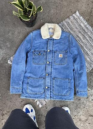 Вінтажна подовжена блакитна джинсова шерпа carhartt з маленьким логотипом на грудях в потертому стилі