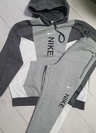Костюм спортивний nike,на флісі