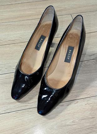 Винтажные лаковые туфли лодочки bally