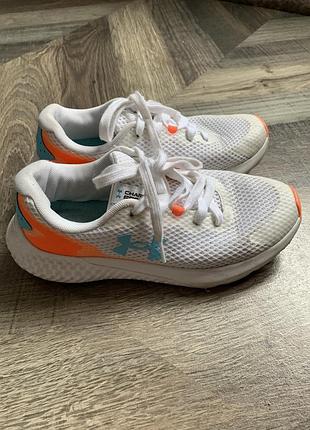 Жіночі бігові кросівки under armour charged