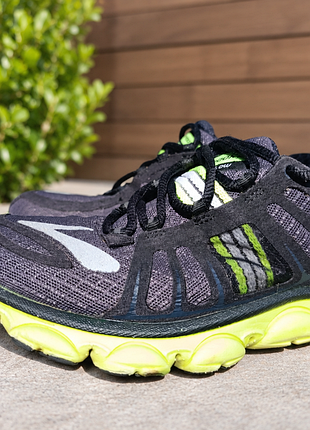 Кросівки  brooks pureflow чорні, салатові, довжина устілки 24 см