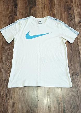 Чоловіча унікальна футболка nike з великим лого на лампасах оригінал
