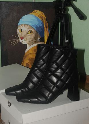 Жіночі ботильйони stradivarius
