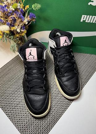 Оригінальні кросівки jordan 6