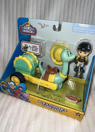 Ігровий набір dino ranch мін і кловер min & clover's care cart оригінал(новий)(в наявності 2 комплекта)