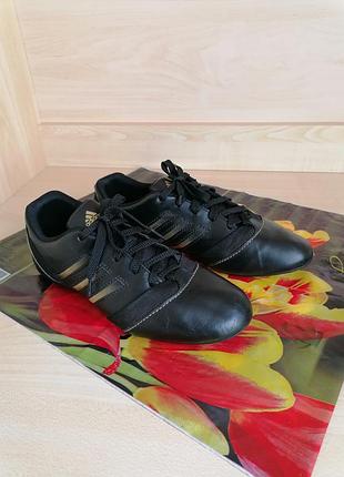 Кросівки adidas original.