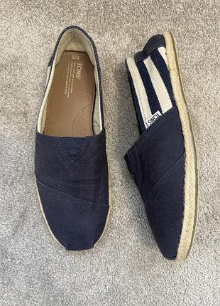 Чоловічі еспадрильї toms original — розмір 46  оригінальні еспадрильї відомого американського бренду toms у стильному темно-синьому кольорі.  46 р.