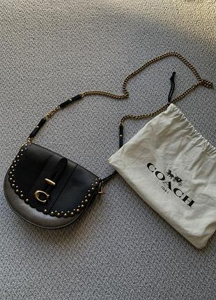 Орігінал чорна шкіряна сумка coach saddle 20 with scallop rivets у комплекті з фірмовим