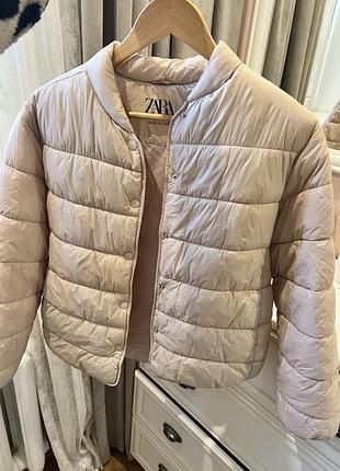 Дуже красива пудрова  курточка для дівчаток zara
