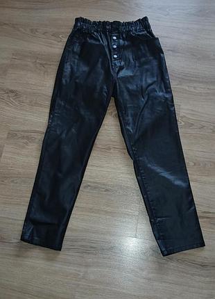 Жіночі шкіряні штани sinsay 42 (xl) чорні з екошкіри на резинці / брюки шкірзам