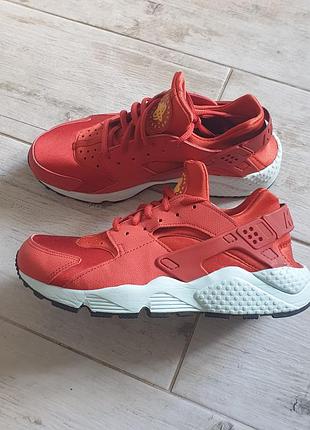 Красные кроссовки nike wmns air huarache «cinnabar