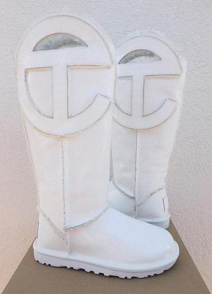 Високі чоботи ugg x telfar logo tall crinkle у білому кольорі (white). це лімітована колаборація двох відомих брендів — ugg та telfar.розмір:44