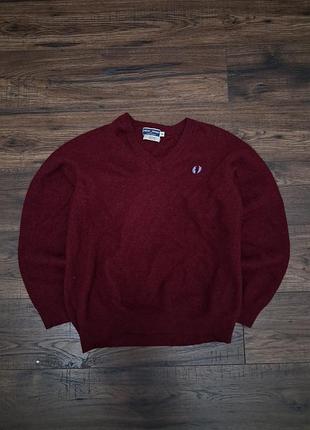 Бордовый шерстяной свитер fred perry с v-вырезом оригинал