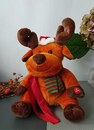 Новогодний олень поет песню и двигается