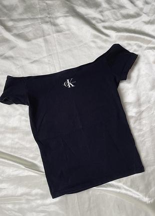 Чорний топ з відкритими плечима calvin klein, чорний кроп топ з відкритими плечима calvin klein, чорний кроп топ calvin klein, розмір s-m