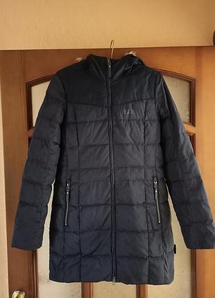 Женский пуховик от бренда jack wolfskin