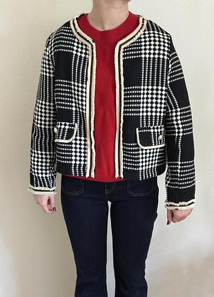 Продам піджак у стилі chanel з ґудзиками же судинами розмір s