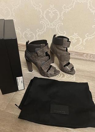 Жіночі ботильйони alexander wang сірі