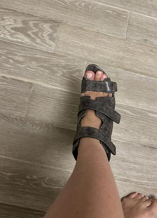 Жіночі ботильйони alexander wang сірі 3