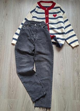 Серые прямые джинсы levi's