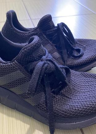 Кросівки жіночі adidas swift run чорні