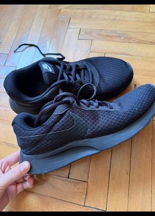Оригінальні кросівки nike tanjun black (26 см / eur 40.5) — легесенькі та універсальні!