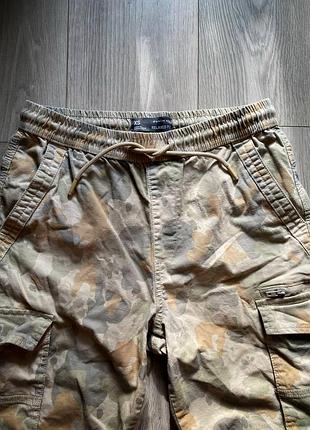 Камуфляжні джогери-карго denim co. / стильні камуфляжні штани з кишенями