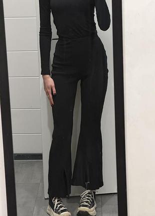Чорні штани кльош з розрізами🖤
