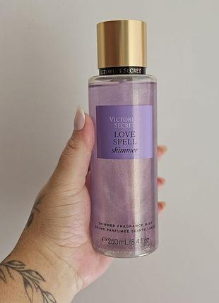 Парфумований спрей для тіла із шимером victoria's secret love spell shimmer — міст 250 мл