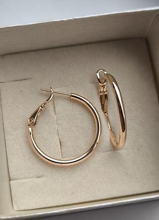 Сережки з медичного золота кола 2.5см діаметр можна мочити