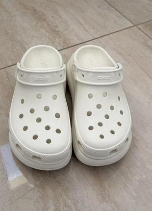 Жіночі білі crocs 4